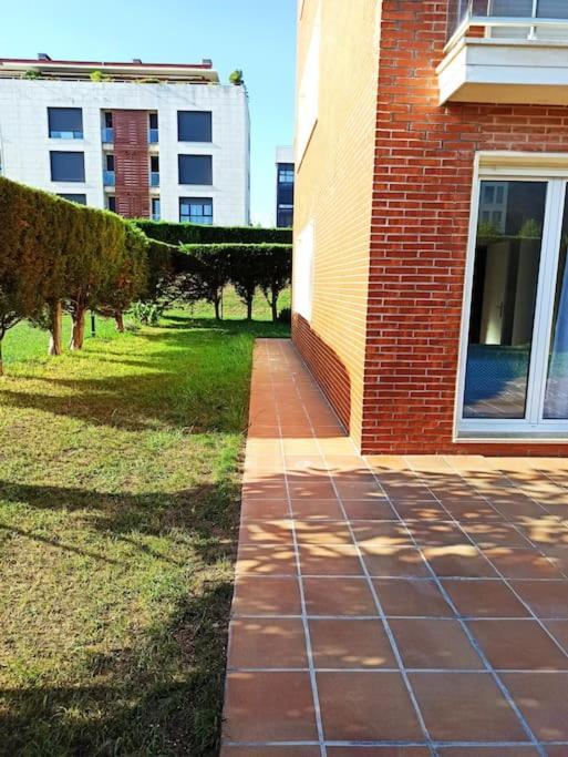 Bajo Con Jardin Privado Apartment Santander Bagian luar foto